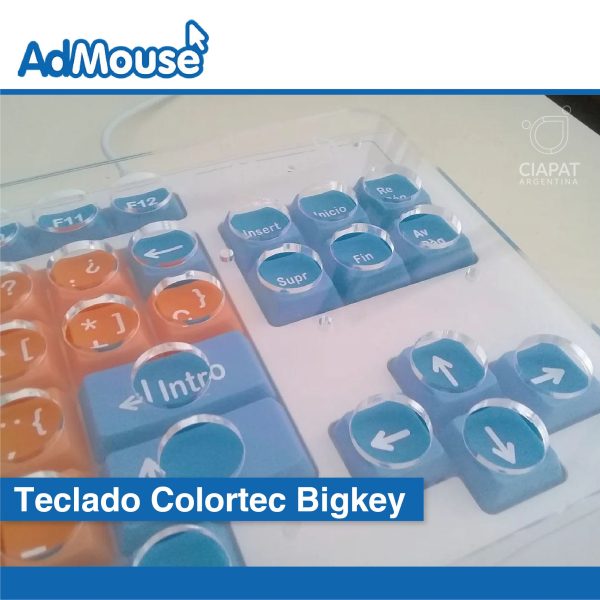 Se muestra parte del producto, donde se alcanzan a visualizar las teclas del teclado que son de un tamaño más grande de lo normal y de diferentes colores.