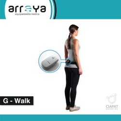 En la imagen se muestra una persona con el producto colocado en un soporte de cintura desde donde realiza su funcionamiento.