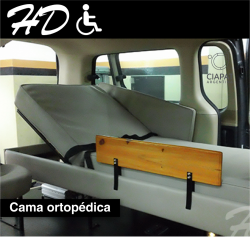 En la imagen se muestra la cámara ortopédica adaptada dentro de un vehículo tipo van.