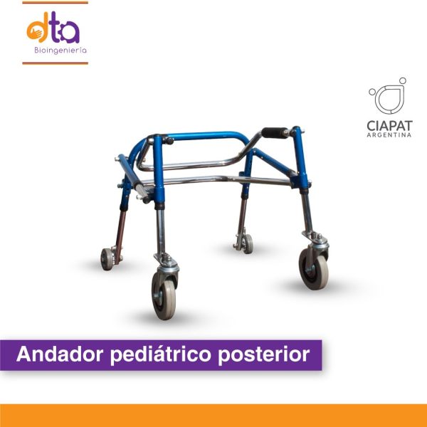 En la imagen se ve el andador de caño con ruedas, y que tiene la forma para poder ser utilizado apoyando el cuerpo sobre la parte posterior del mismo.