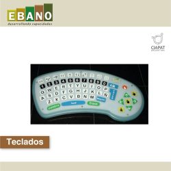 En la imagen se muestra un teclado curvo, a forma de muestra de los distintos tipos de teclados que tiene la empresa.