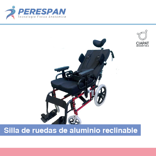 En la imagen se muestra la silla de ruedas de aluminio para adultos, reclinada.